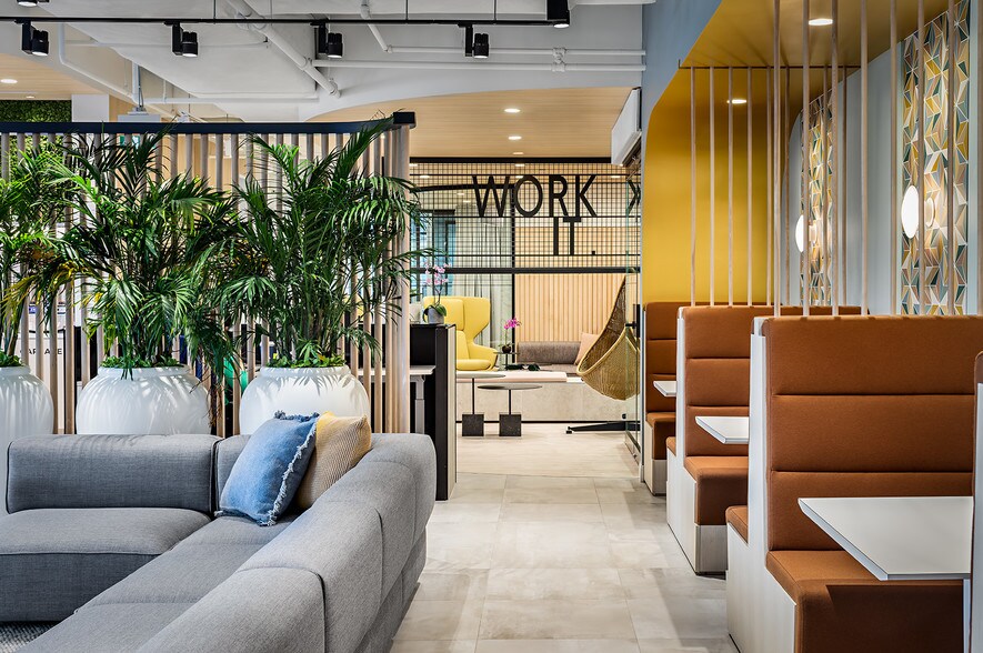 More Photos Of 111 Peter St, Toronto Office For Lease