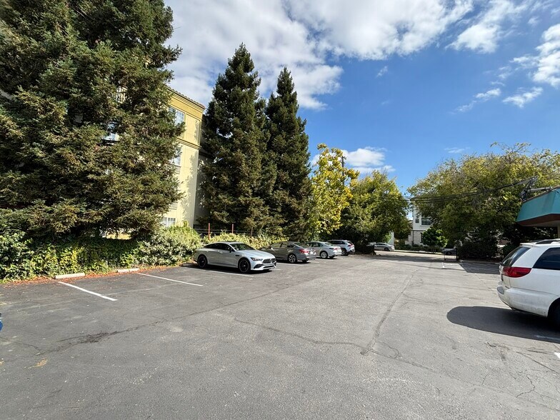 More Photos Of 625-725 San Aleso Ave, Sunnyvale Light Distribution For Lease