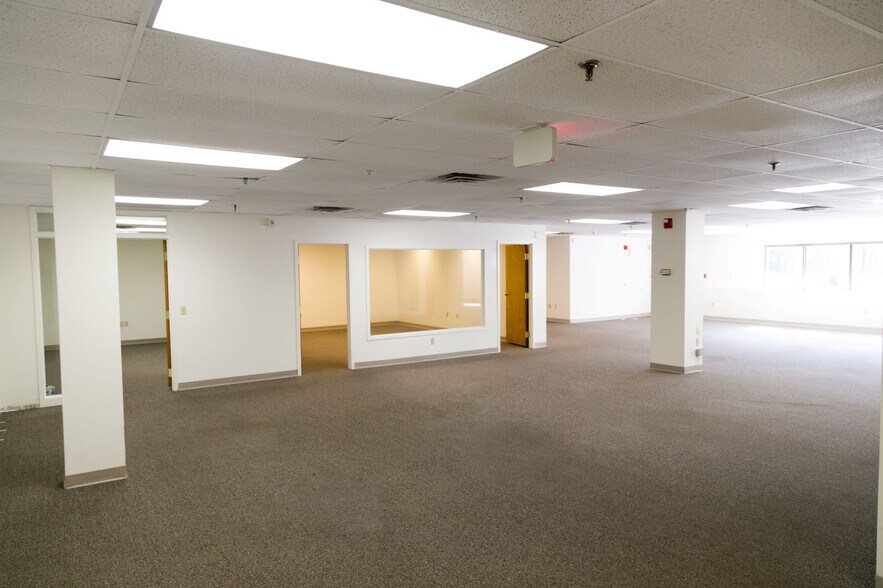 More Photos Of 239 Littleton Rd, Westford Office For Sale