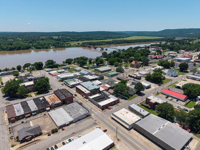 More Photos Of 111 N 3rd St, Ozark General Retail For Sale