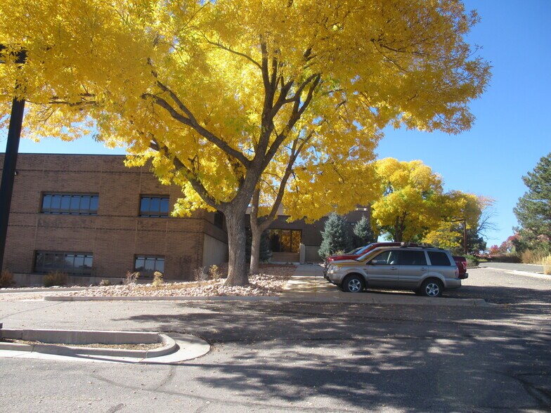 More Photos Of 5926 McIntyre St, Golden Office For Lease