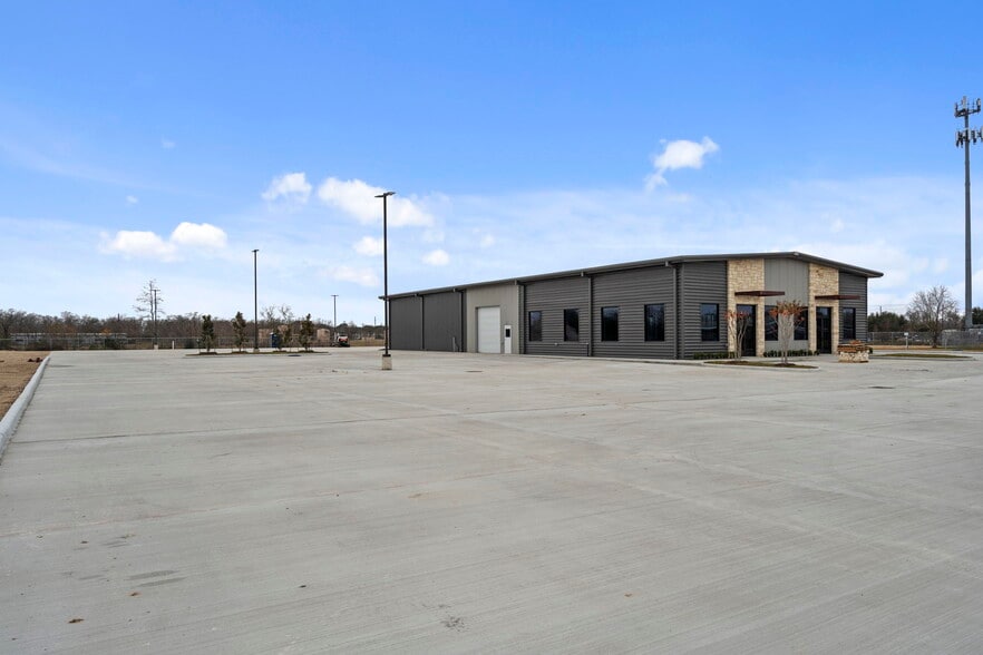 Primary Photo Of Hwy. 90 and Commerce, Katy Office For Lease