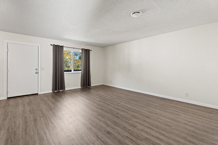 More Photos Of 2020 S Dora St, Ukiah Apartments For Sale