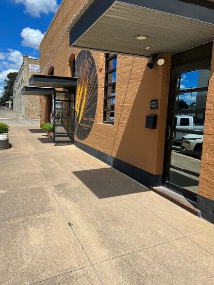 More Photos Of 201 N Main St, Taylor Storefront Retail Office For Sale