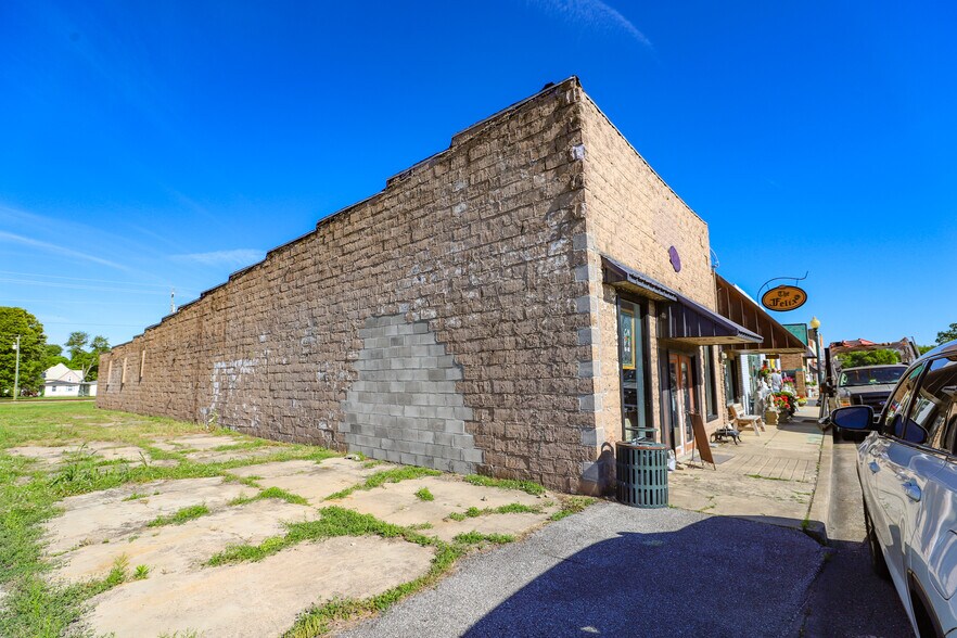 More Photos Of 210 Main St, Hazel Storefront For Sale