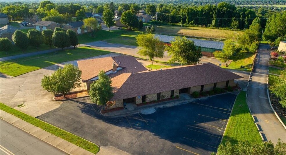 Primary Photo Of 302 Pointer Trl W, Van Buren Office For Sale