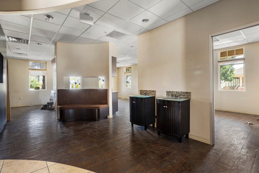 More Photos Of 6252 Davis Blvd, North Richland Hills Medical For Sale