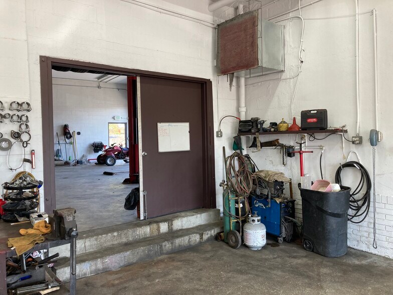 More Photos Of 905 Dundalk Ave, Baltimore Auto Dealership For Sale