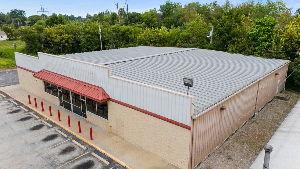 More Photos Of 395 N Gardner St, Scottsburg Freestanding For Lease