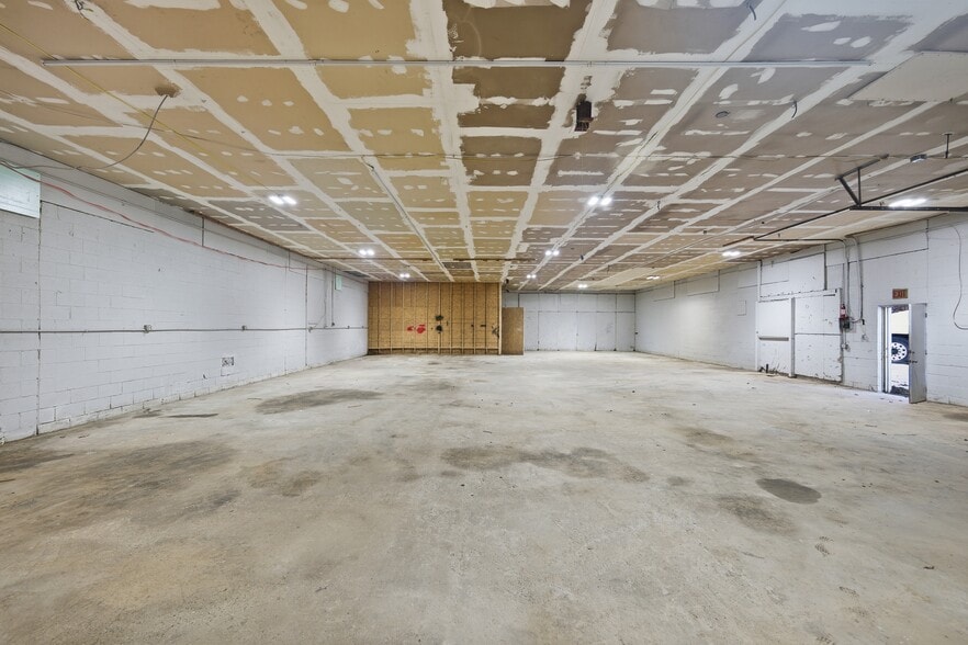 More Photos Of 400 Railroad St, Pittsburgh Warehouse For Lease