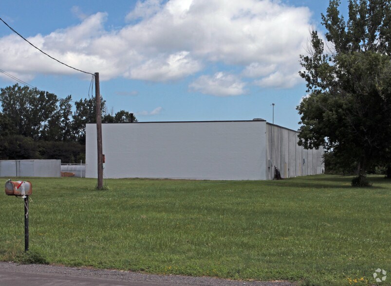 More Photos Of 690 State Fair Blvd, Syracuse Warehouse For Lease
