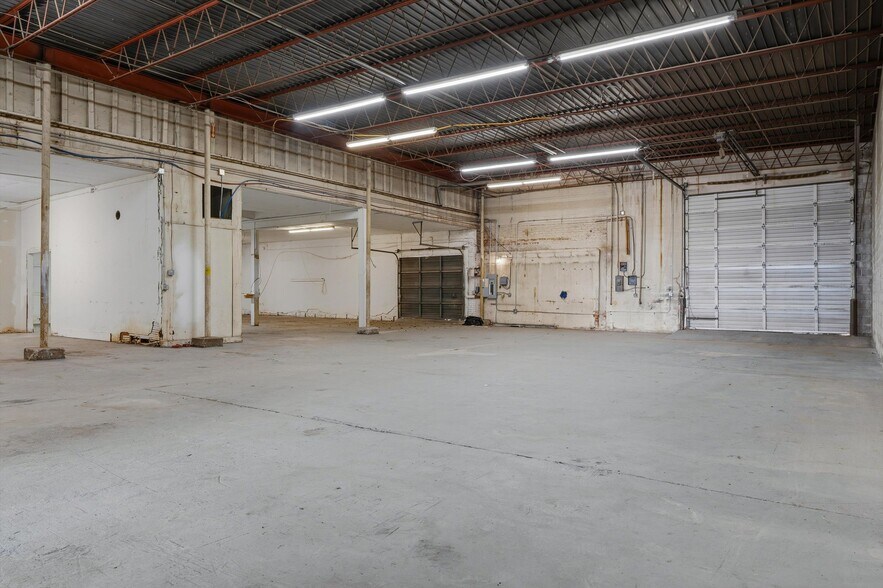 More Photos Of 215 N Western Ave, Oklahoma City Warehouse For Lease