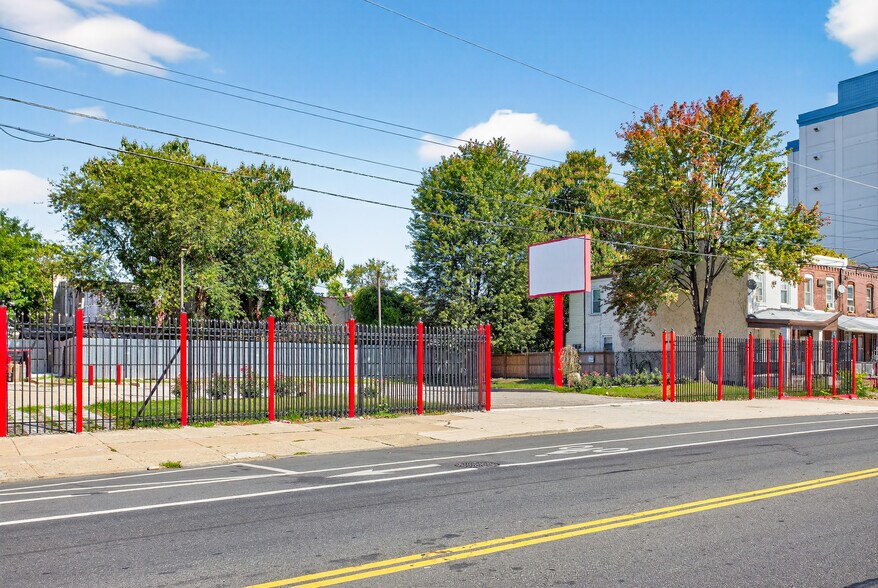 More Photos Of 1925 W Allegheny Ave, Philadelphia Freestanding For Sale