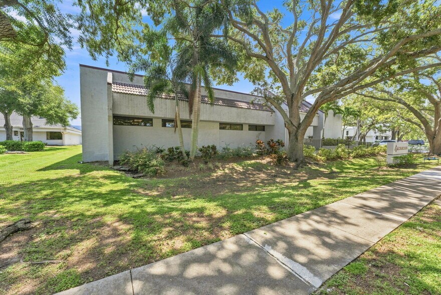 More Photos Of 1365 Hamlet Ave, Clearwater Flex For Lease