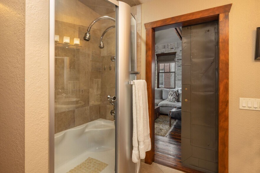 More Photos Of 1331 N Martin Luther King Dr, Milwaukee Storefront Retail Residential For Sale