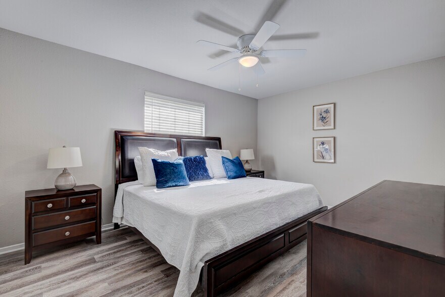 More Photos Of 708 Alabama St, Katy Apartments For Sale