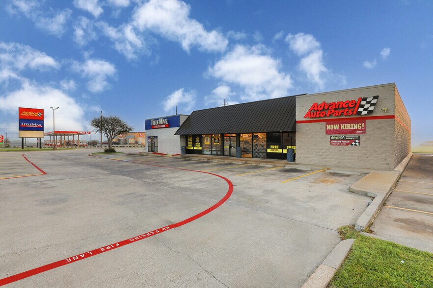 Primary Photo Of 12296 Veterans Memorial Dr, Houston Freestanding For Sale