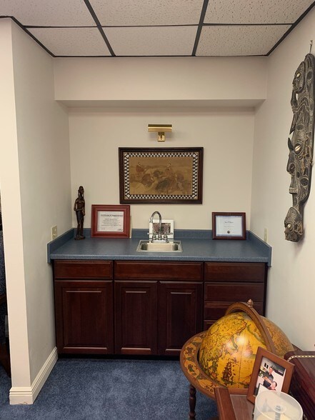 More Photos Of 4215 Edgewater Dr, Orlando Office For Lease