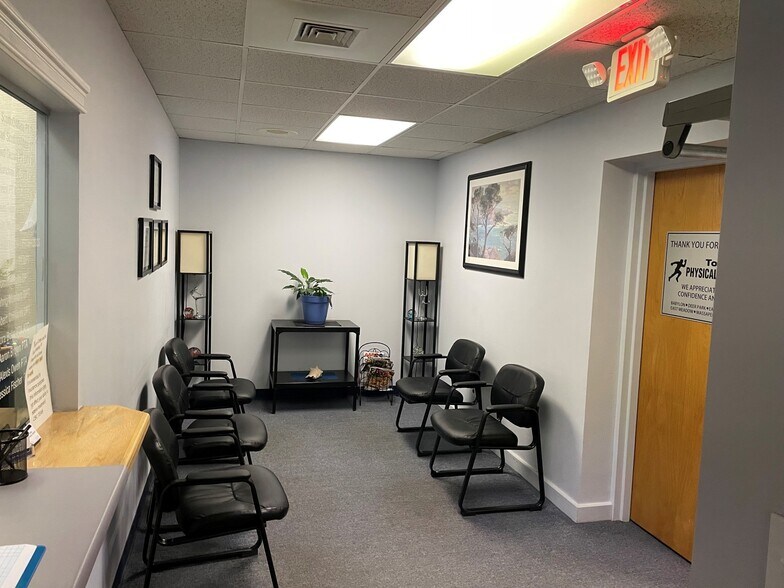 More Photos Of 51-53 John St, Babylon Office For Lease