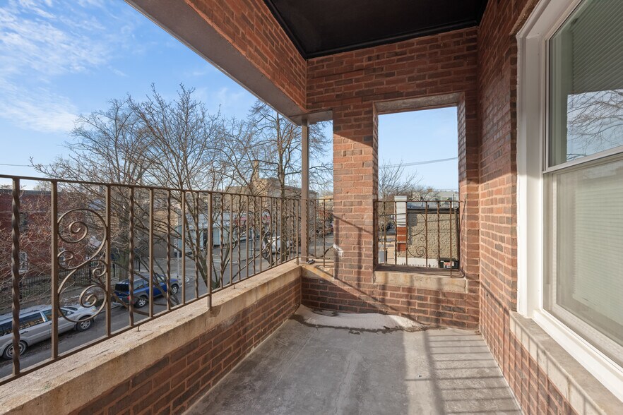 More Photos Of 1710 W Lunt Ave, Chicago Apartments For Sale