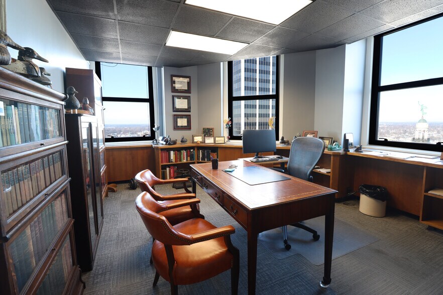 More Photos Of 116 E Berry St, Fort Wayne Office For Lease
