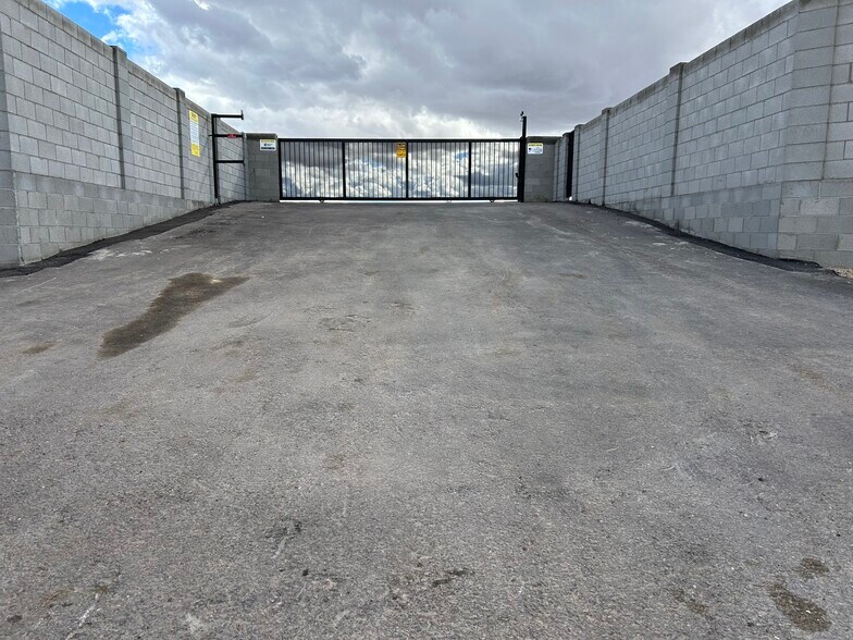 More Photos Of 12417 W Glendale Ave, Glendale Land For Lease