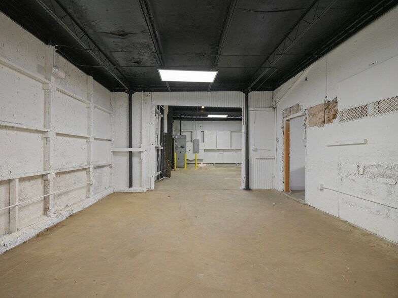 More Photos Of 2215 Randolph St, Huntington Park Manufacturing For Sale