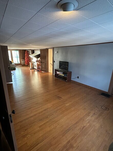 More Photos Of 9 Caulfield Ave, Camdenton Storefront Retail Office For Sale