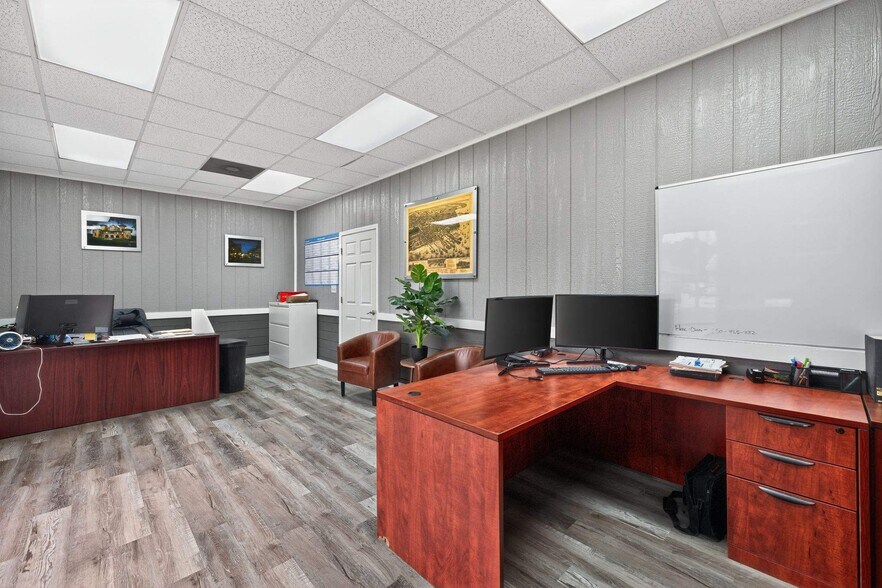 More Photos Of 3500 N Palafox St, Pensacola Showroom For Sale