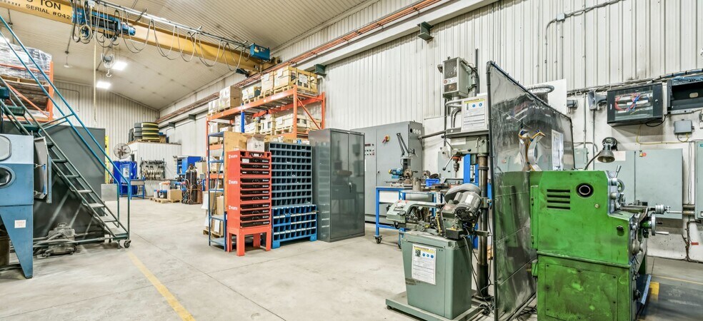More Photos Of 2200 Rue André-C.-Hamel, Drummondville Industrial For Sale