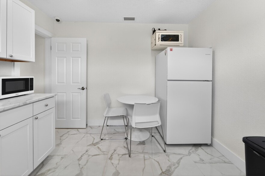 More Photos Of 1233 Bartow Rd, Lakeland Office For Sale