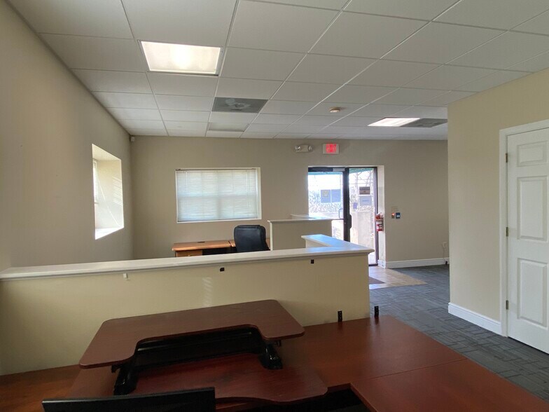 More Photos Of 2741 Noblestown Rd, Pittsburgh Office For Lease