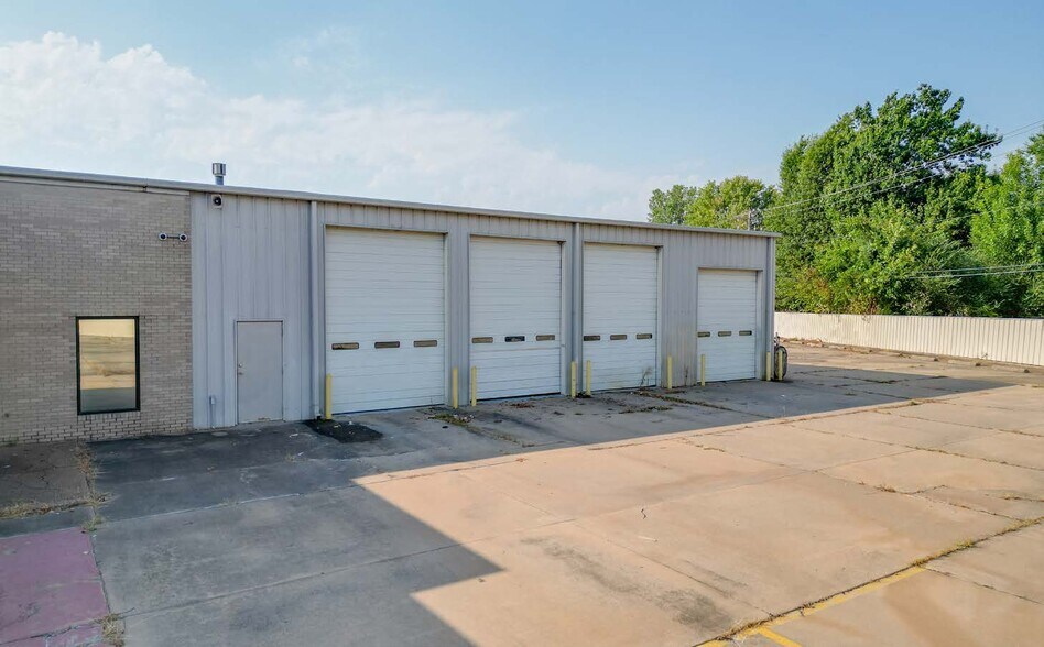 More Photos Of 8200 S US-71 Hwy, Fort Smith Auto Dealership For Sale