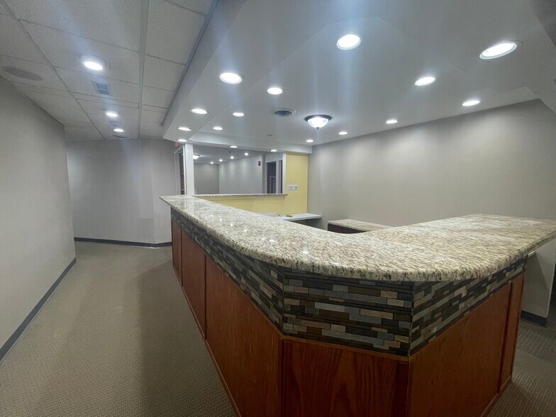 More Photos Of 100 N Lincolnway, North Aurora Medical For Lease