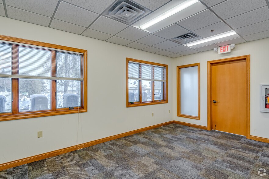 More Photos Of 119 N McCarthy Rd, Appleton Office For Lease