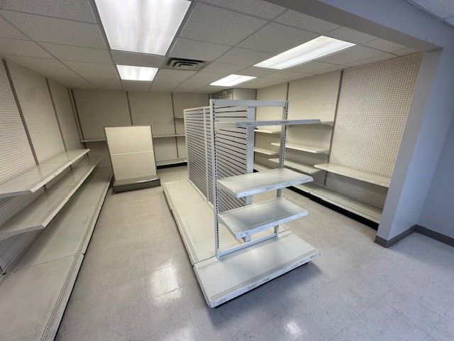 More Photos Of 238 Globe St, Radcliff Distribution For Lease