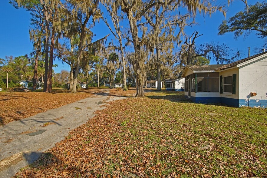 More Photos Of 18585 N US Highway 441, Reddick Hotel For Sale