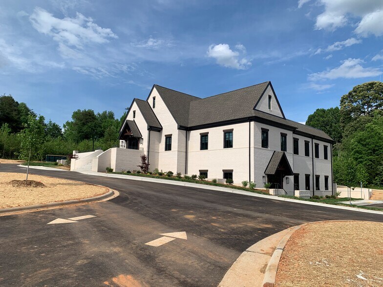 More Photos Of 781 Valley Rd, Mocksville Medical For Lease
