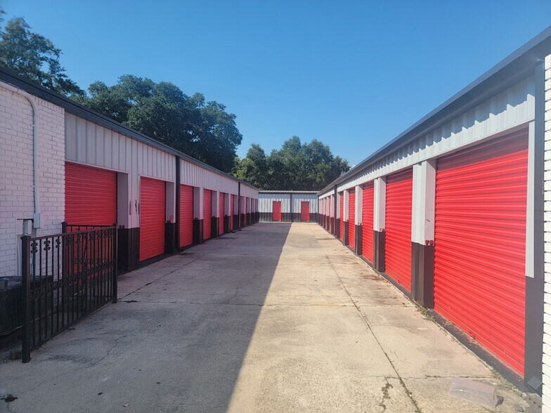 More Photos Of 700 W Railroad St, Long Beach Warehouse For Sale