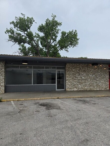 More Photos Of 2401 Highway 71 E, Del Valle Storefront For Lease
