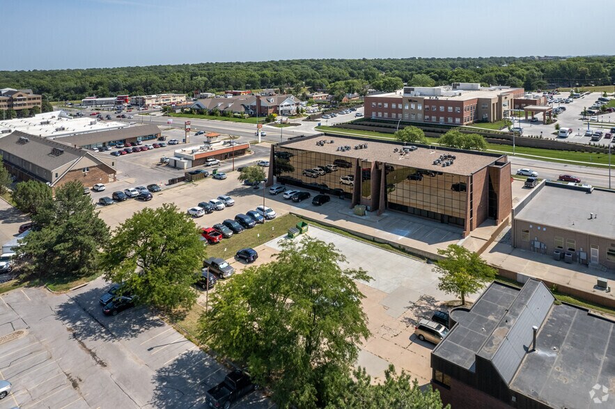 More Photos Of 301 S 70th St, Lincoln Office For Lease