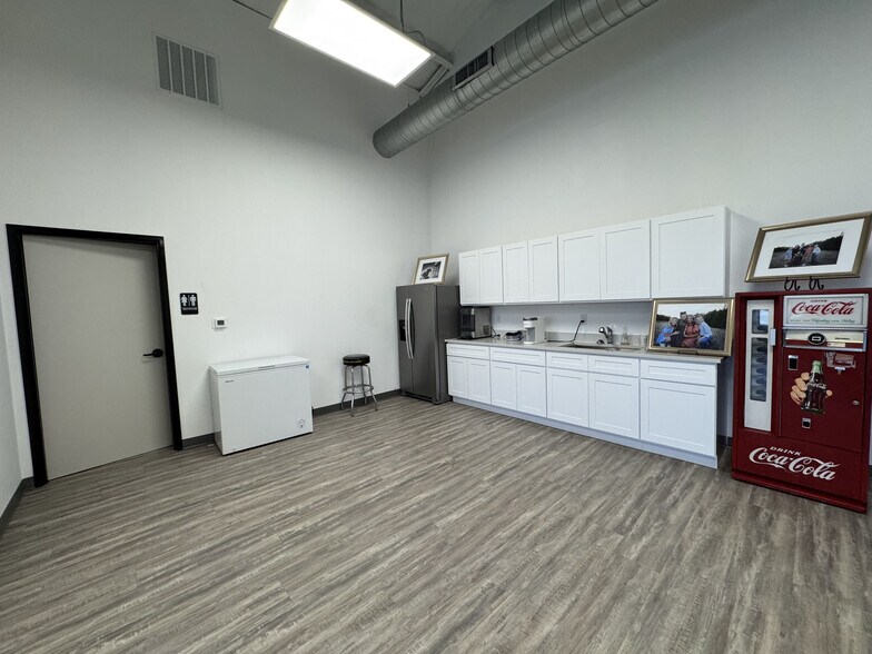 More Photos Of 263 Ranch Trail, Rockwall Flex For Lease