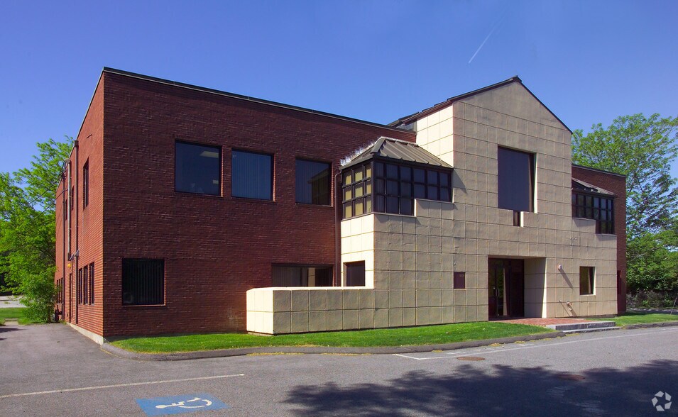 More Photos Of 1000 Plain St, Marshfield Office For Sale