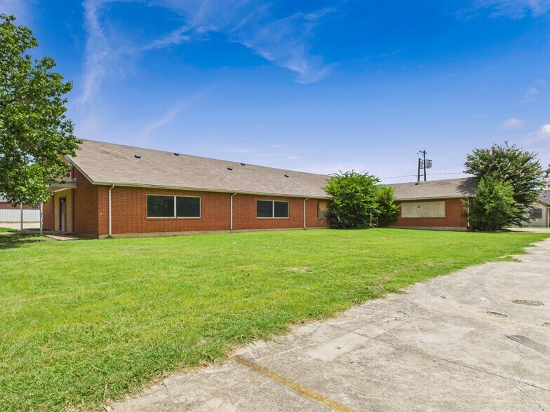 More Photos Of 5021 Stanley Ave, Fort Worth Flex For Lease