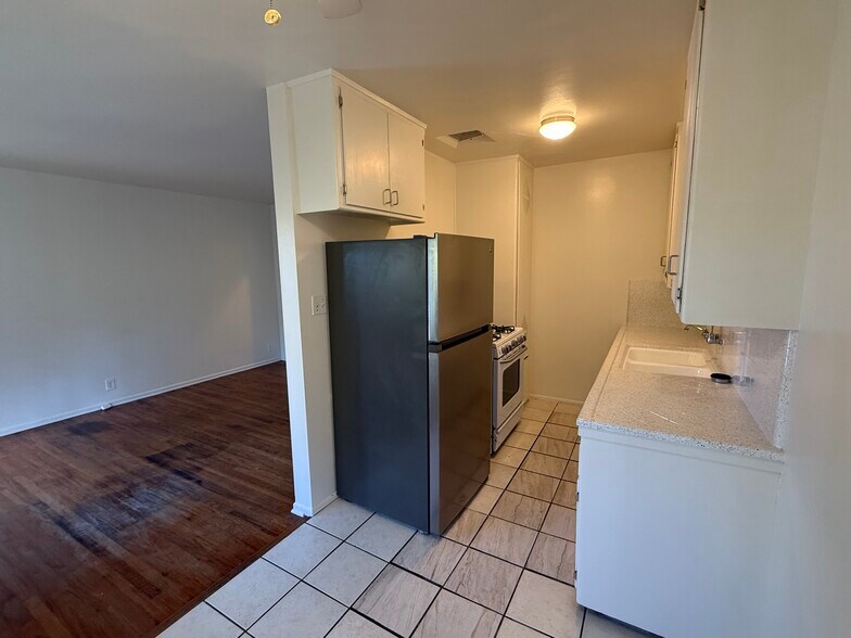 More Photos Of 5440 Harold Way, Los Angeles Apartments For Sale