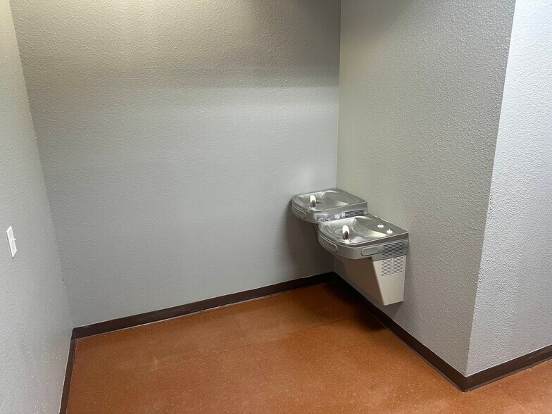 More Photos Of 953-959 E Monte Vista Ave, Turlock Office For Lease