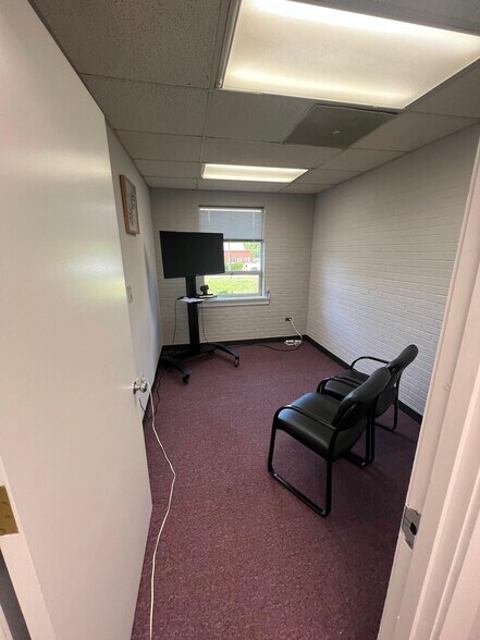 More Photos Of 320 E Lee Ave, Yadkinville Medical For Sale