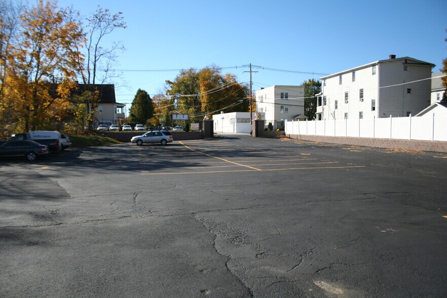 More Photos Of 210-211 Cottage St, Poughkeepsie Warehouse For Lease