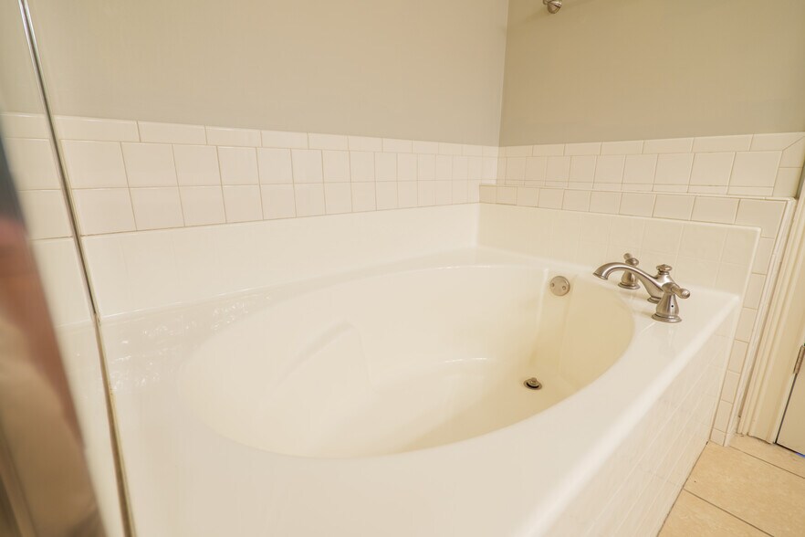 More Photos Of 3400 N Barack Obama Blvd, Valdosta Apartments For Sale