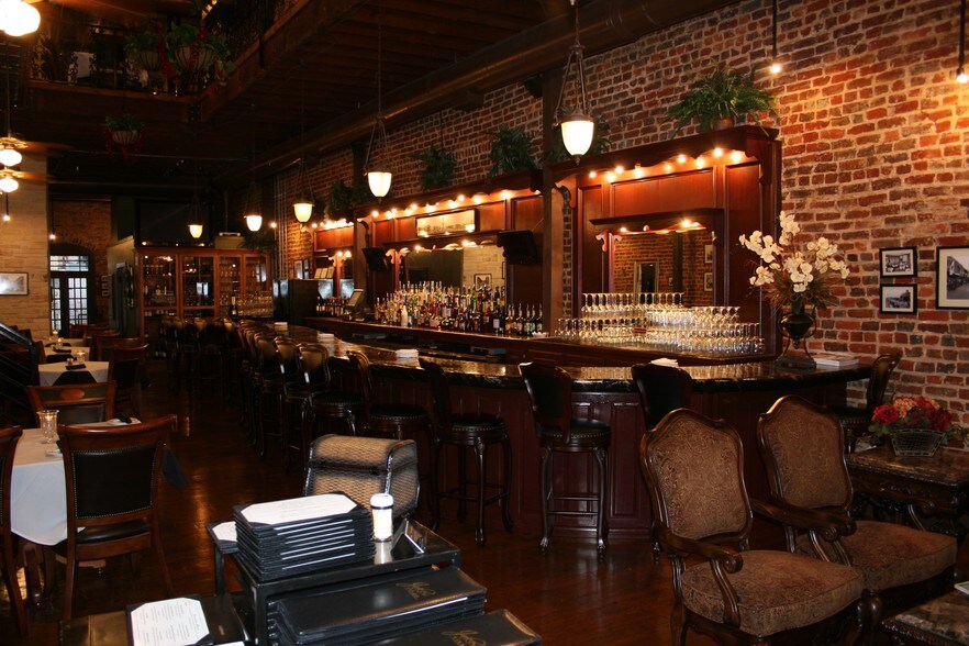 More Photos Of 111 E Erwin St, Tyler Storefront Retail Office For Lease